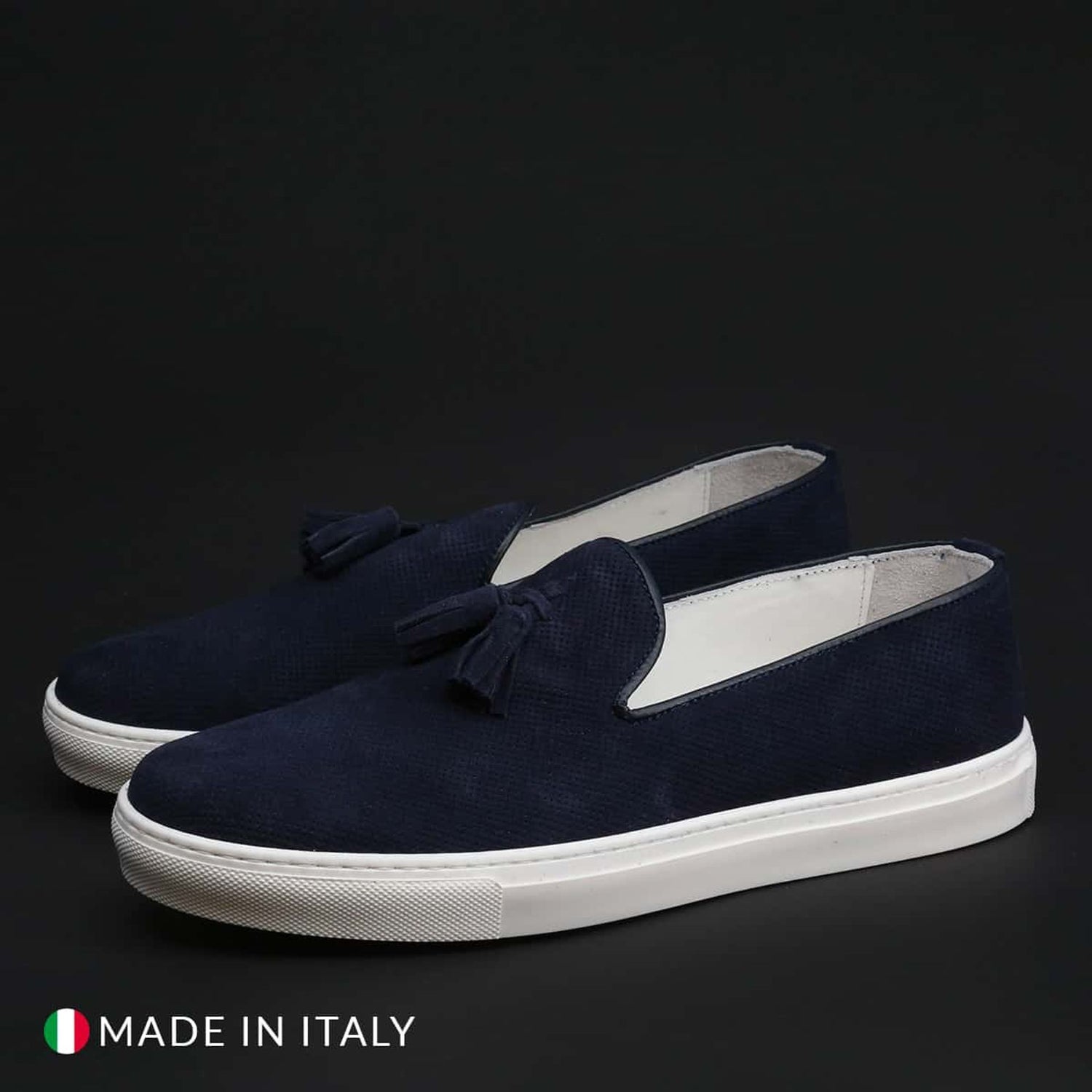 Mocassini con nappine in camoscio Blu e suola bianca - DIEGO