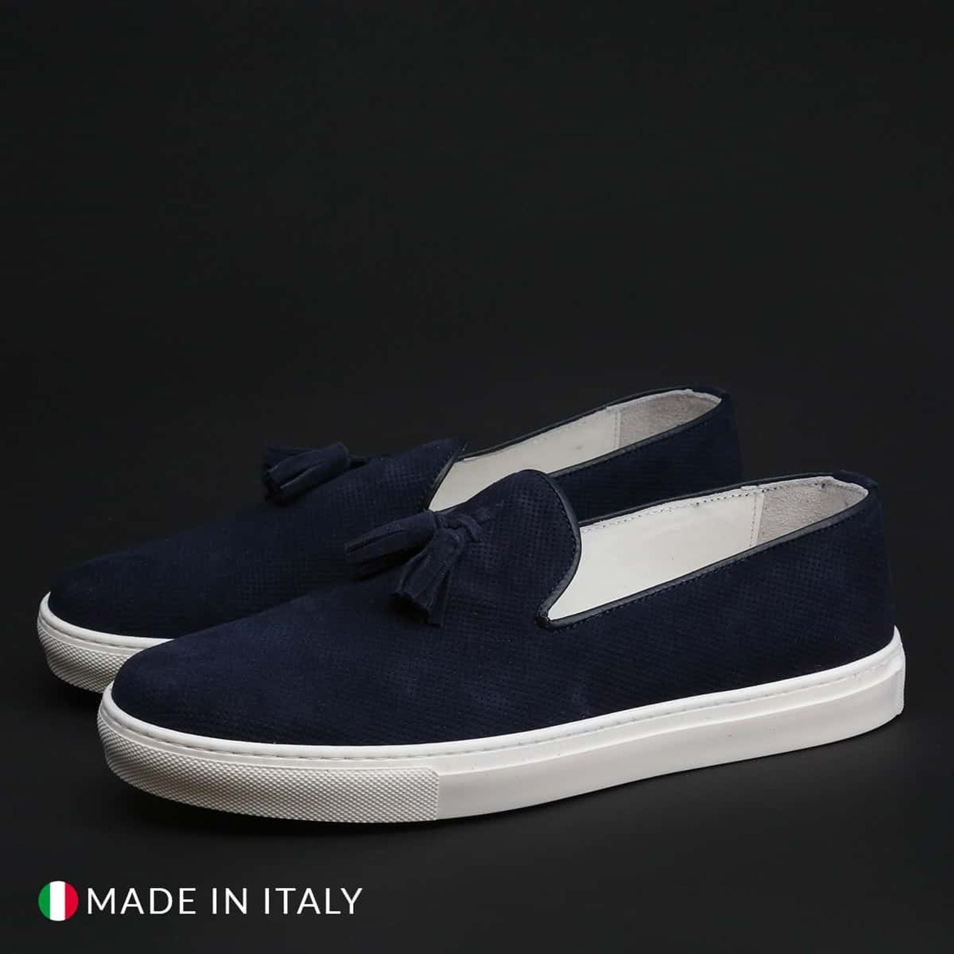 Mocassini con nappine in camoscio Blu e suola bianca - DIEGO