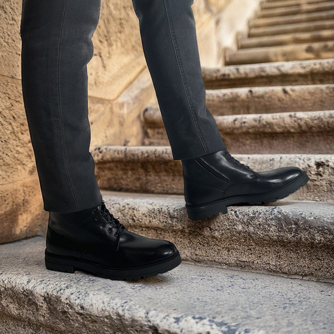 Uomo indossa Stivaletti scamosciati marrone made in italy - ciro