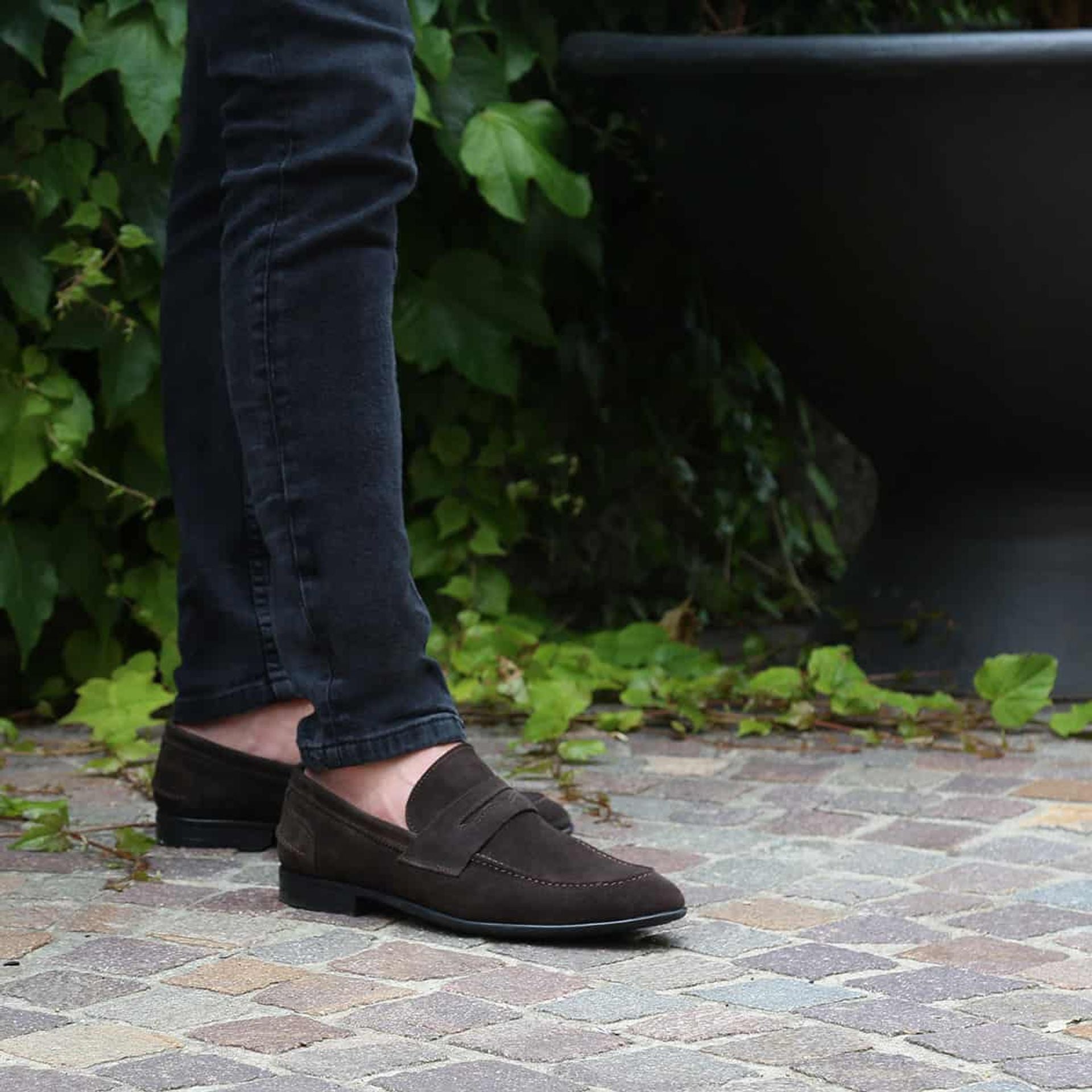 Uomo indossa Mocassini Loafers scamosciati blu - Leone Made in italy