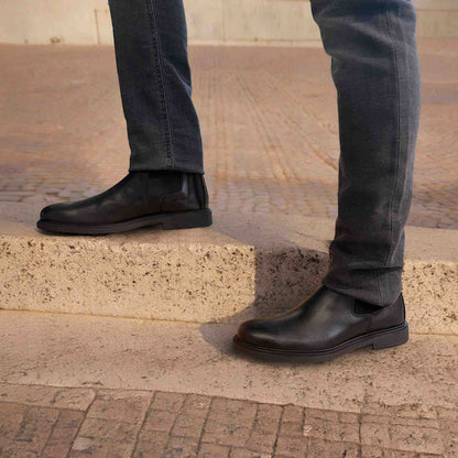 Chelsea boots in black leather-martino