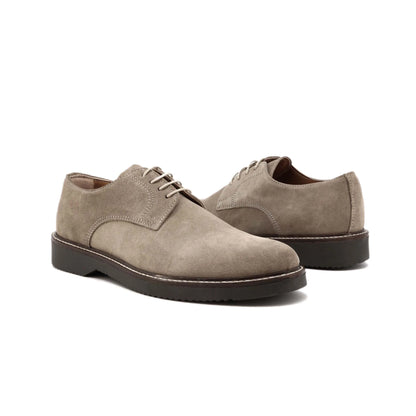 Uomo indossa Scarpe Scamosciate Uomo color beige Duca di Morrone