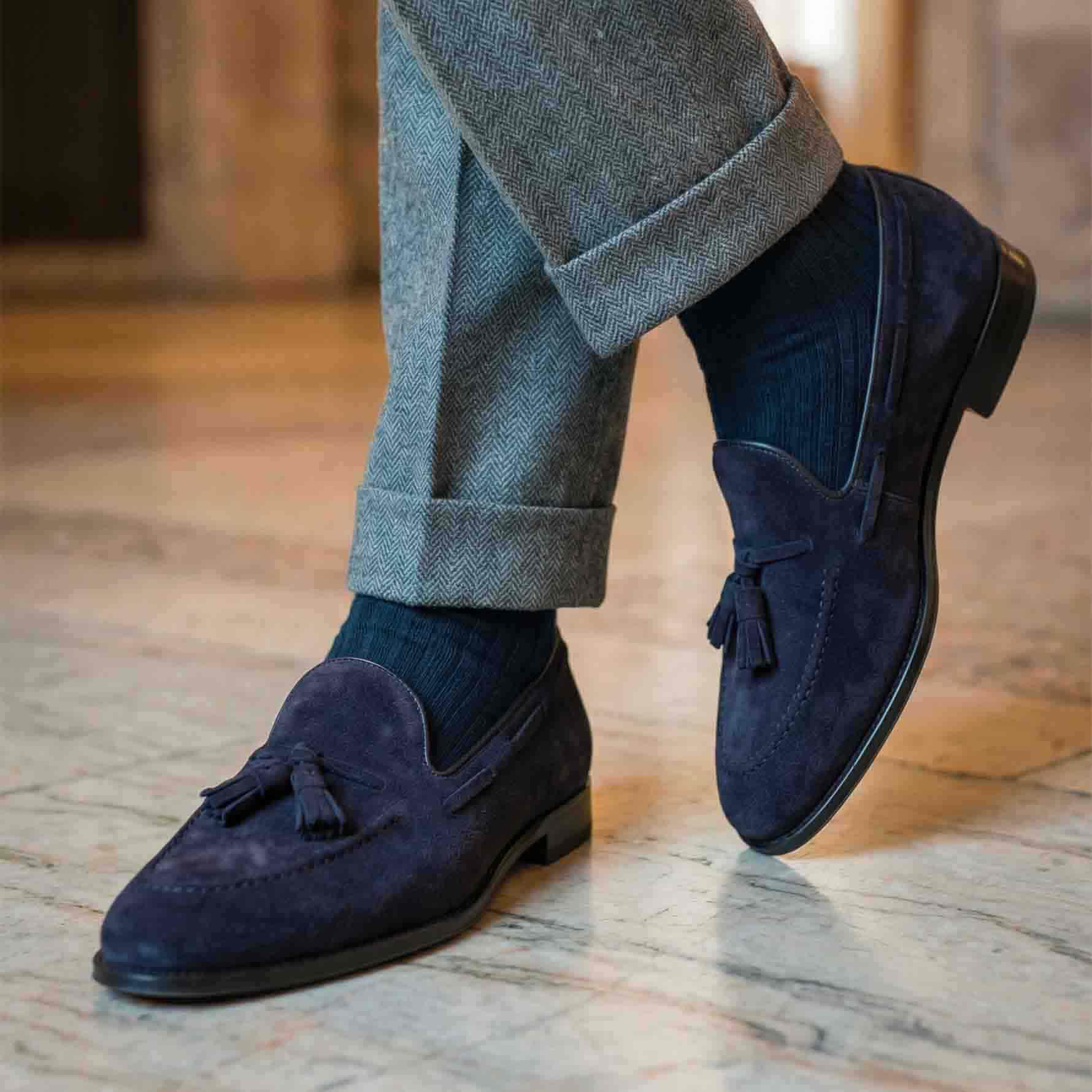 mocassini-uomo-camoscio-bly-con-nappine-made-in-italy-indossato