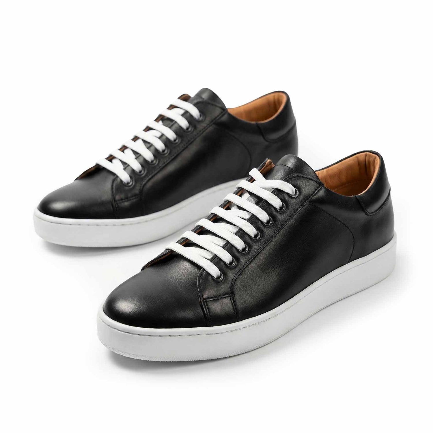 sneakers-pelle-uomo-nero-suola-bianca-paio