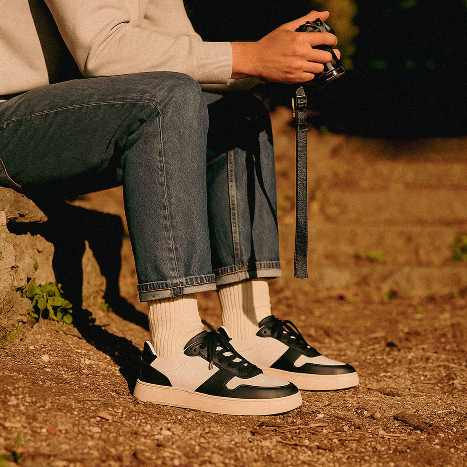 Weiße schwarze Leder -Turnschuhe - Ivan