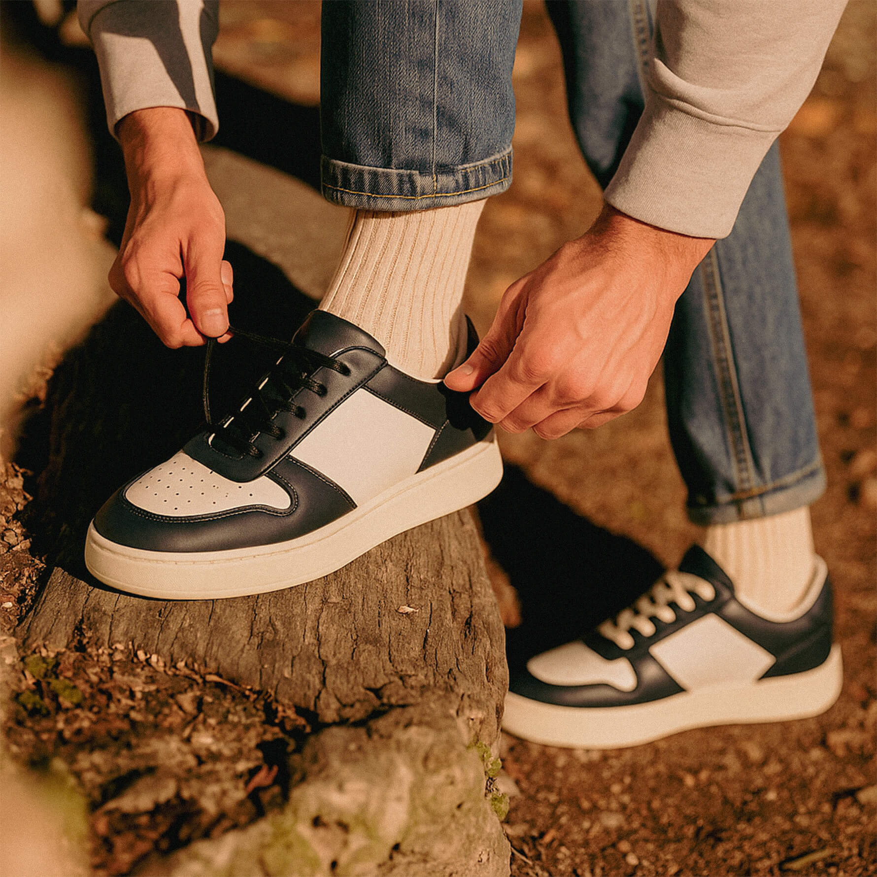 Weiße schwarze Leder -Turnschuhe - Ivan