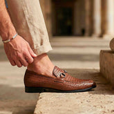 mocassini-uomo-pelle-marrone-intrecciata-morsetto-duca-di-morrone-indossato