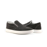 Uomo indossa mocassini slip on uomo estivi in camoscio grigio Duca di Morrone